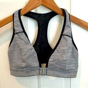 Lululemon Striped Front Close Plunge Sports Bra size 34D